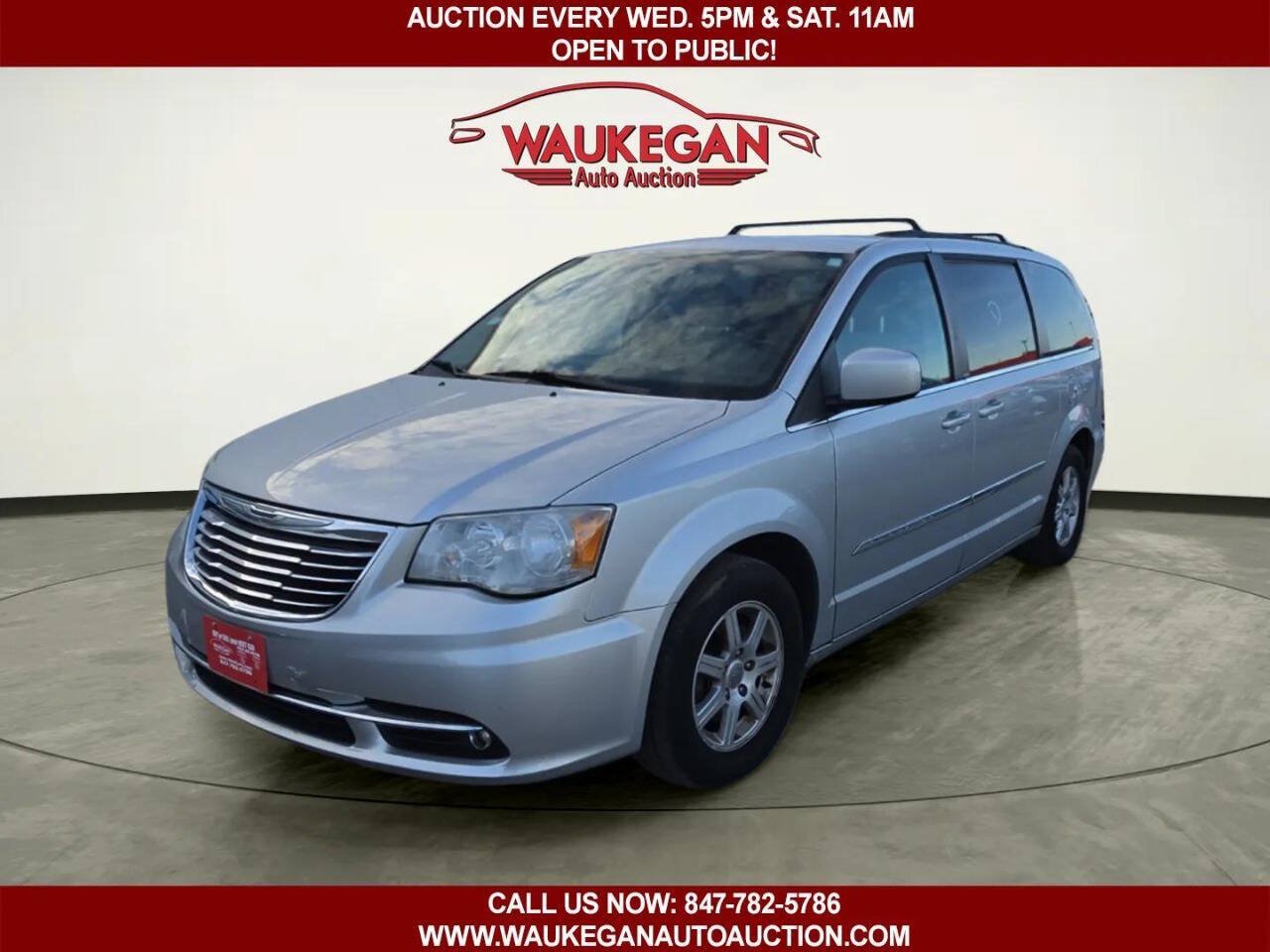Used 2011 Chrysler Town & Country Touring w/ Entertainment Group #1 FWD image 1