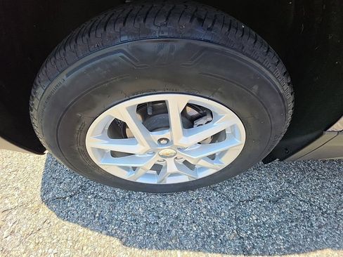 Used 2023 Chevrolet Equinox LT AWD/4WD image 35