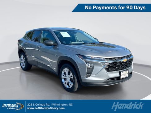 Used 2024 Chevrolet Trax LS w/ Driver Confidence Package FWD image 1