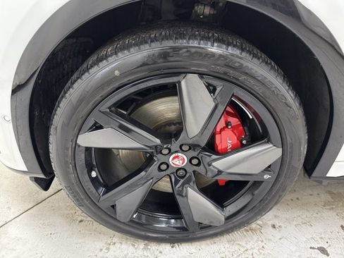Used 2023 Jaguar F-PACE SVR image 34
