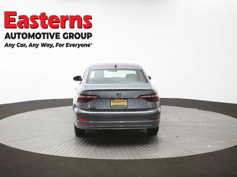Used 2020 Volkswagen Jetta SE w/ SE Cold Weather Package image 39