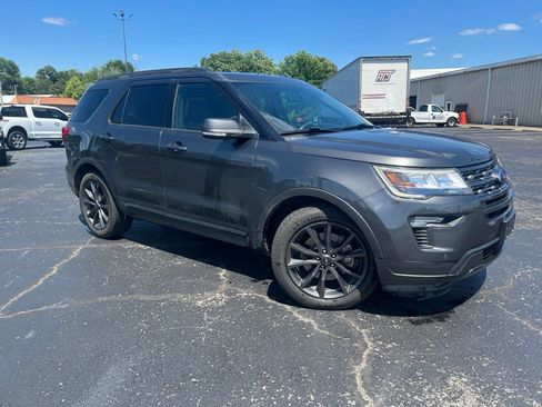 Used 2018 Ford Explorer XLT w/ Equipment Group 202A FWD image 2