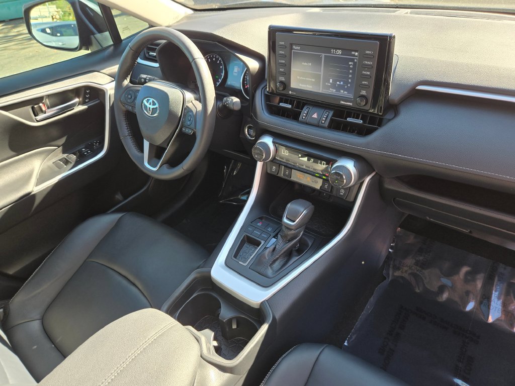 Used 2021 Toyota RAV4 XLE Premium FWD image 11