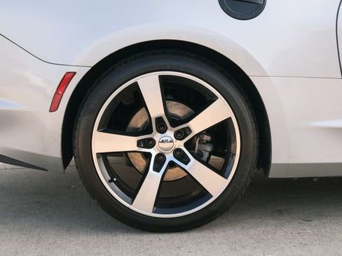 Used 2019 Chevrolet Camaro LT image 19