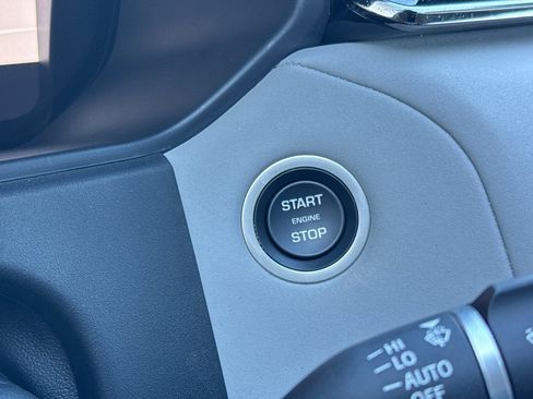 Certified 2025 Land Rover Range Rover Velar Dynamic SE image 26