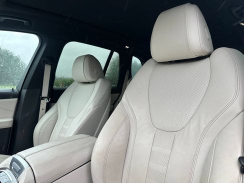 Used 2019 BMW X5 xDrive40i w/ Convenience Package AWD/4WD image 16
