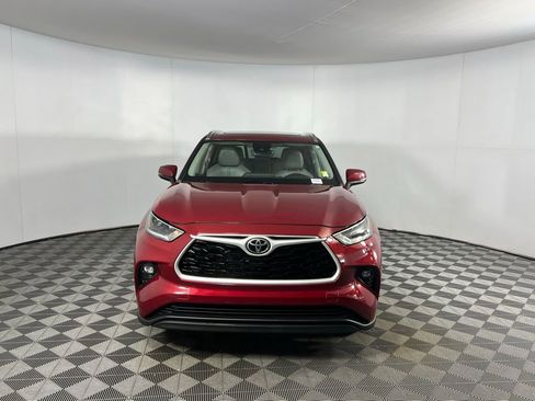 Used 2021 Toyota Highlander XLE image 10