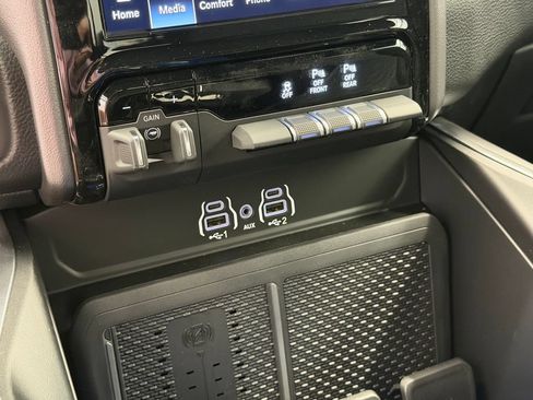 New 2026 RAM 1500 4x4 Crew Cab image 32