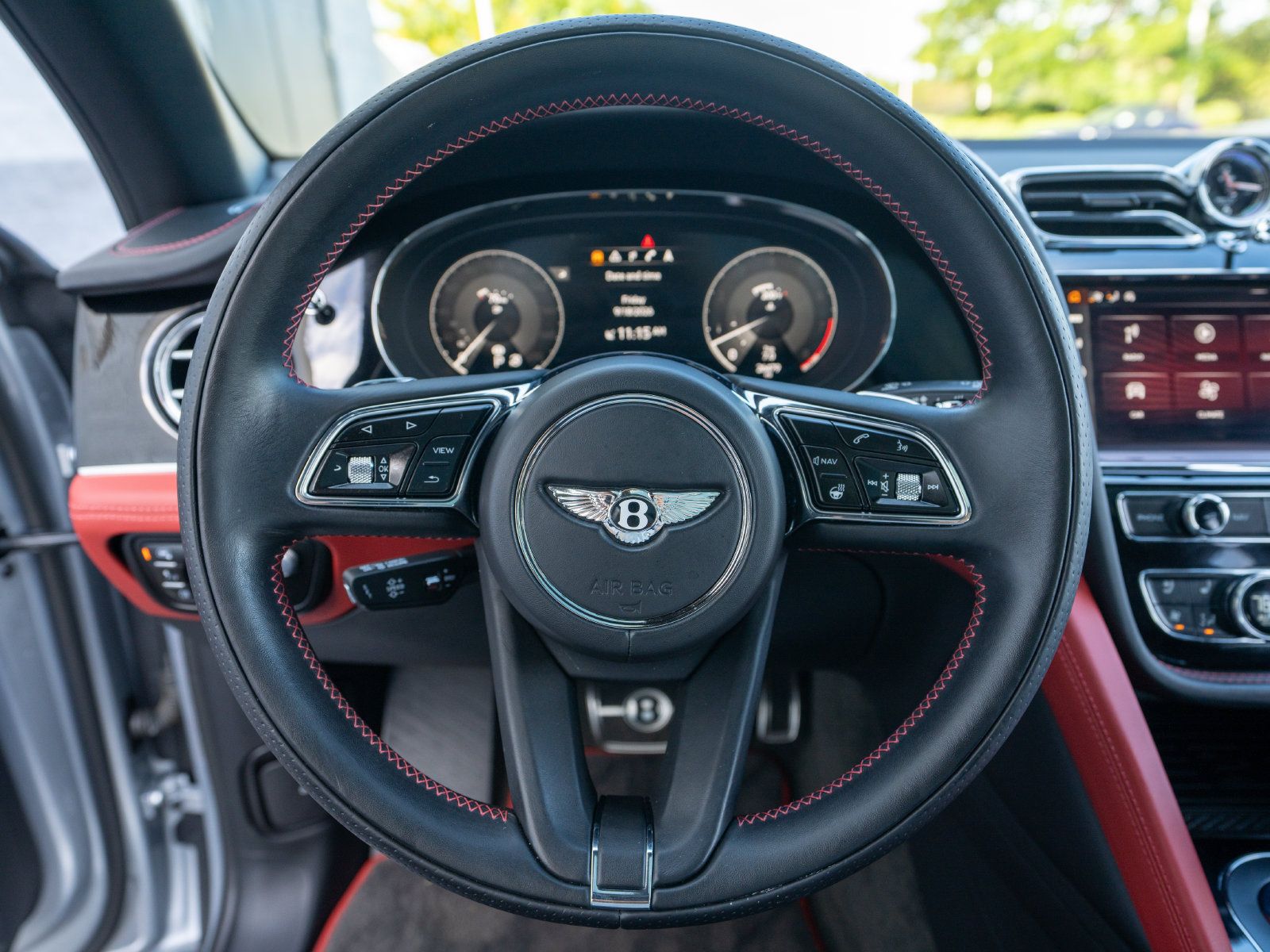Used 2023 Bentley Bentayga AWD/4WD image 28