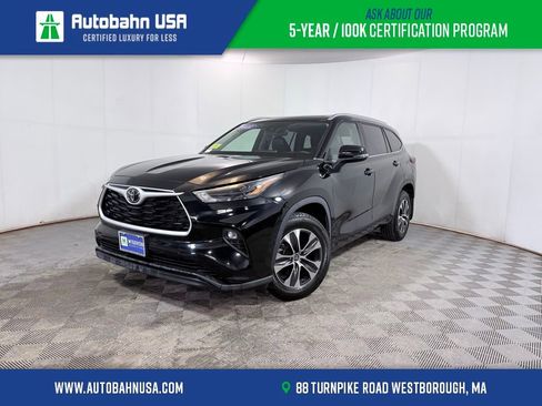 Used 2022 Toyota Highlander XLE AWD/4WD image 1