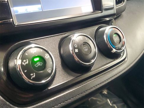 Used 2018 Toyota RAV4 LE image 27