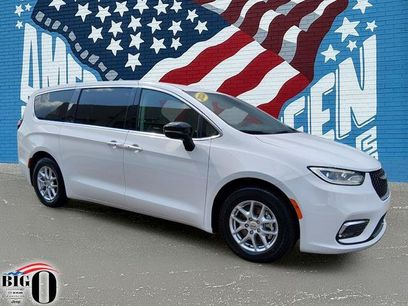 Used 2024 Chrysler Pacifica Touring-L