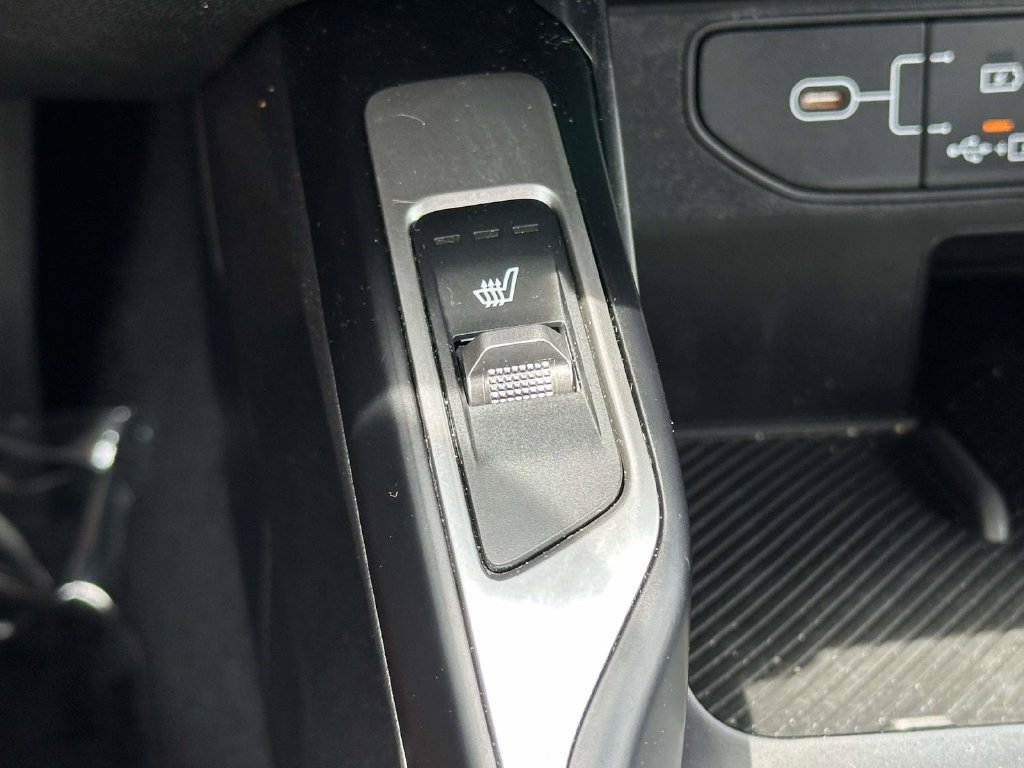 Used 2024 Kia Sorento S FWD image 19