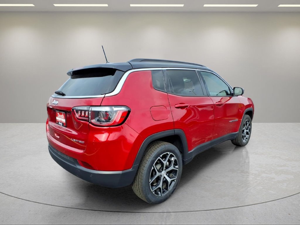 Used 2024 Jeep Compass Limited AWD/4WD image 3