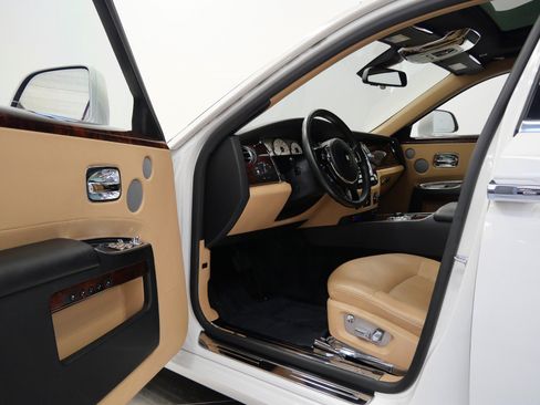 Used 2013 Rolls-Royce Ghost RWD image 22