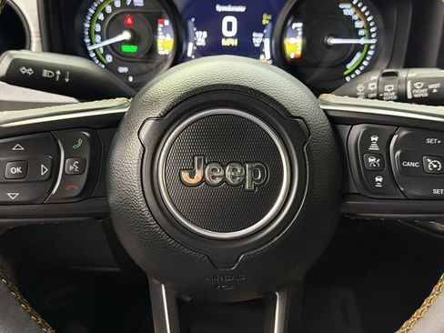 Used 2024 Jeep Wrangler Unlimited AWD/4WD image 26