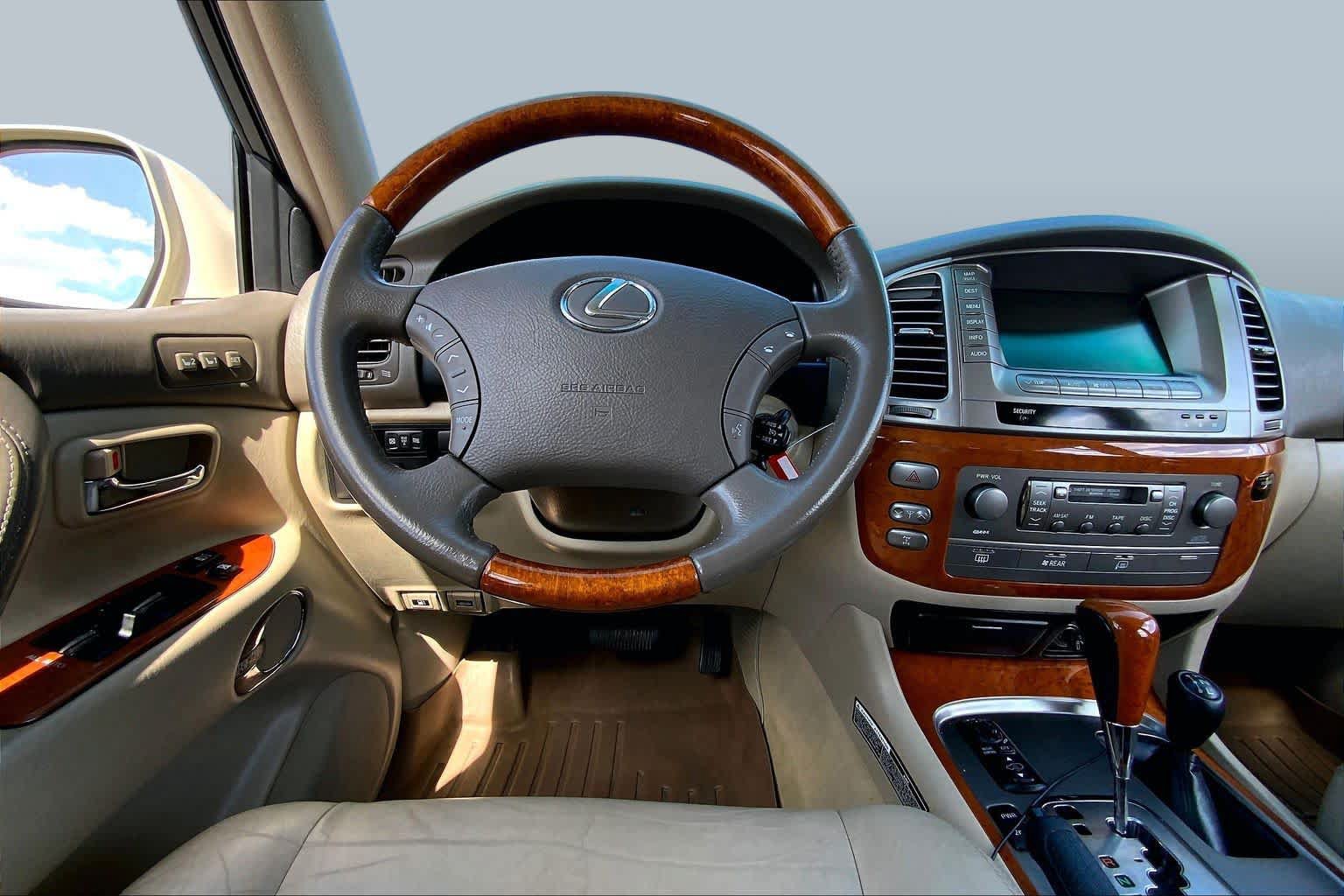 Used 2005 Lexus LX 470 4WD w/ Preferred Accessory Pkg image 5