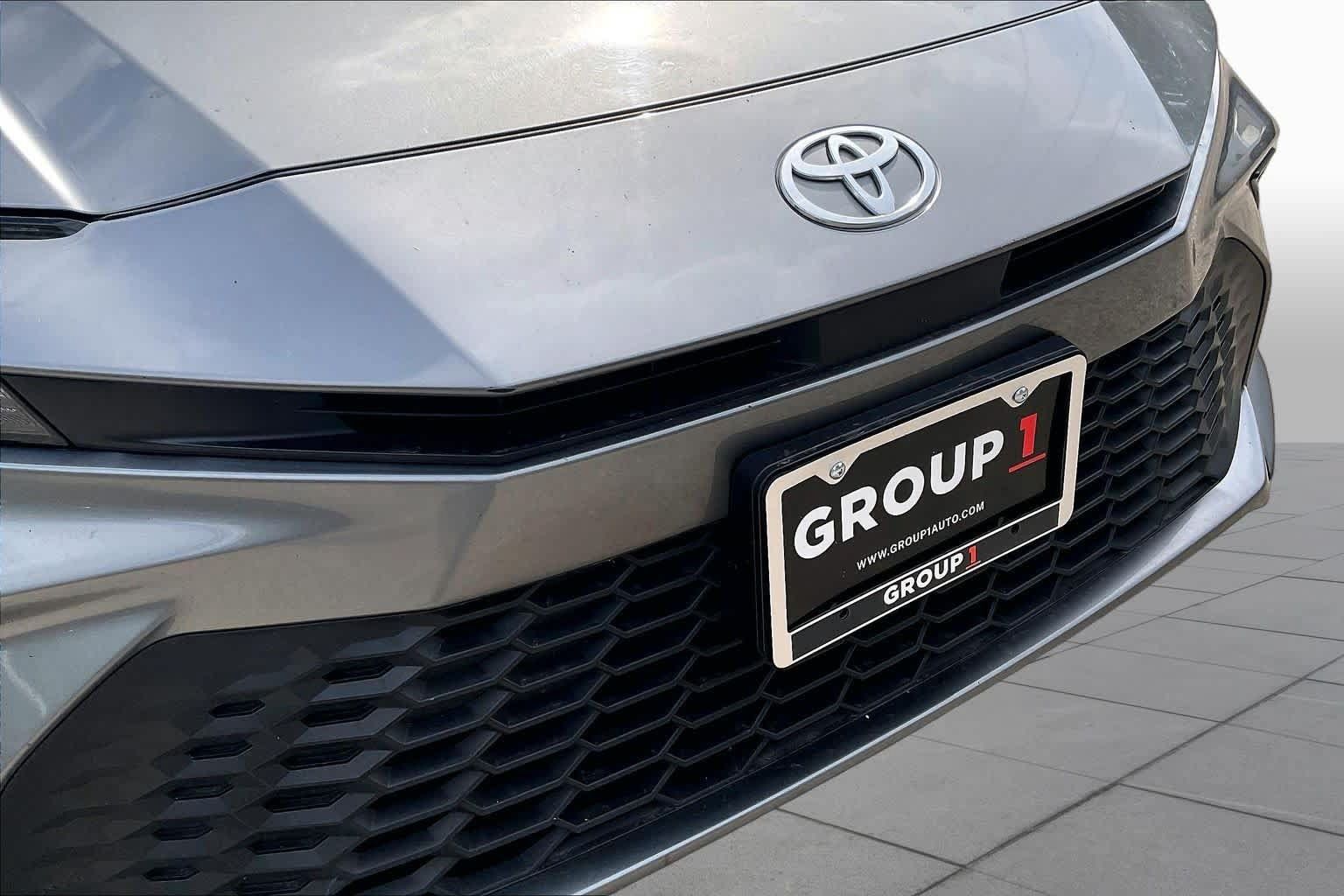 Used 2025 Toyota Camry SE FWD image 29
