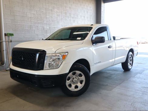 Used 2019 Nissan Titan S image 1
