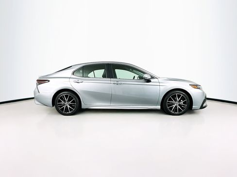 Used 2022 Toyota Camry SE image 10