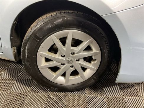Used 2014 Toyota Prius V Two image 28