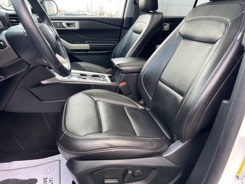 Used 2024 Ford Explorer XLT w/ Equipment Group 202A image 23