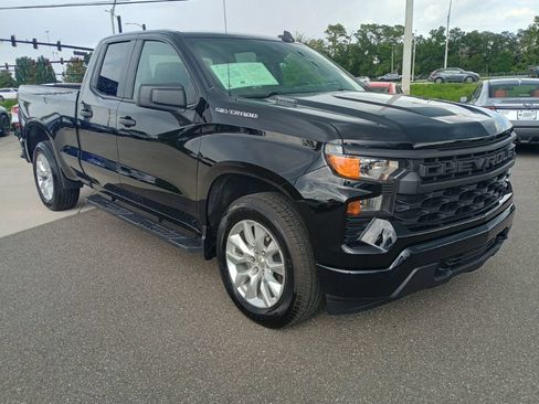 Used 2025 Chevrolet Silverado 1500 Custom RWD image 3