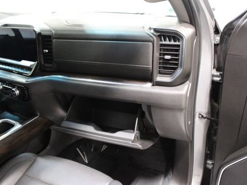 Used 2025 GMC Sierra 1500 SLT w/ SLT Premium Plus Package AWD/4WD image 32