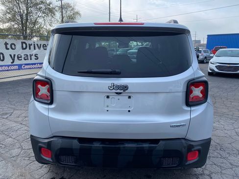 Used 2015 Jeep Renegade Latitude w/ Cold Weather Group FWD image 3
