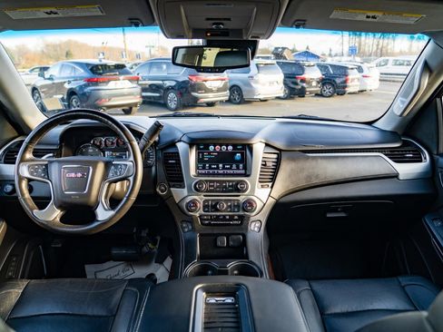 Used 2017 GMC Yukon SLT image 18
