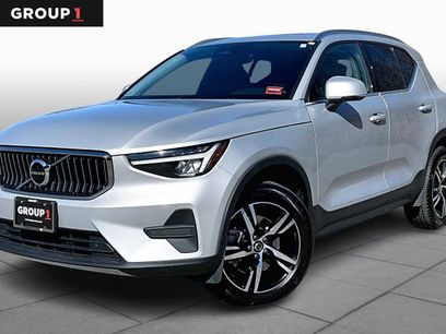 Used 2025 Volvo XC40 B5 Core