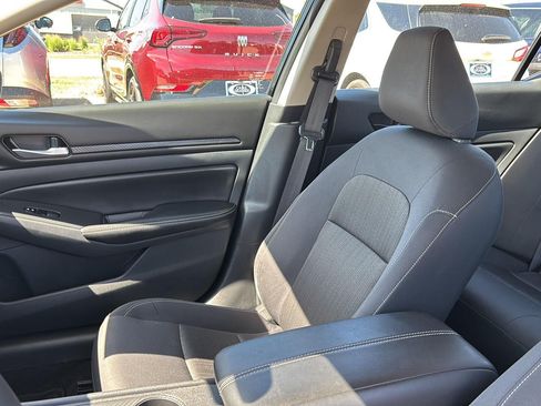 Used 2025 Nissan Altima 2.5 SV FWD image 29
