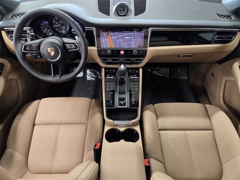 Used 2025 Porsche Macan Base image 13