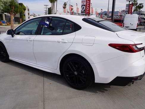 Certified 2025 Toyota Camry SE image 5