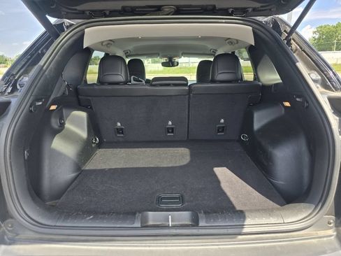 Used 2019 Jeep Cherokee Latitude Plus w/ Comfort/Convenience Group FWD image 15