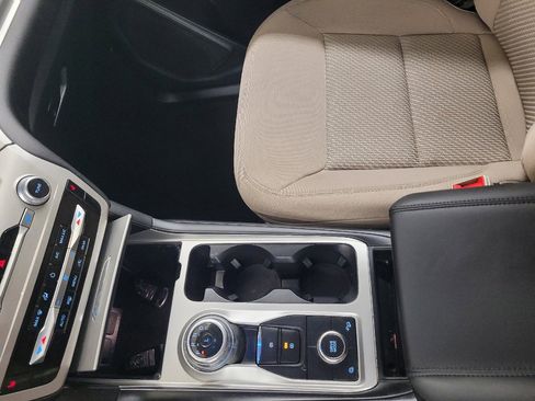 Used 2022 Ford Explorer XLT image 26