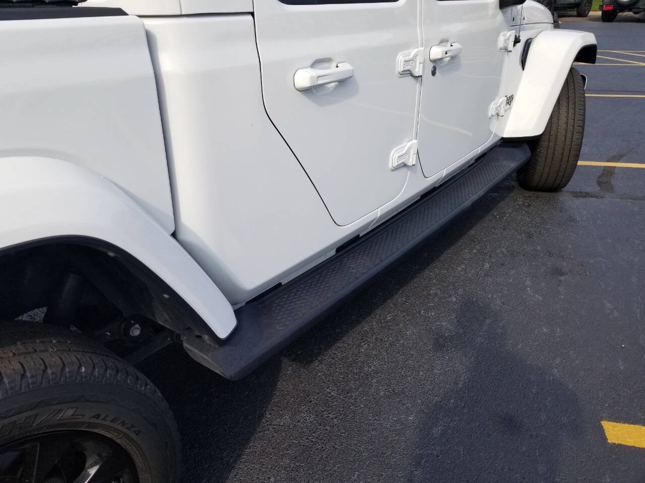 Used 2021 Jeep Gladiator Overland AWD/4WD image 12