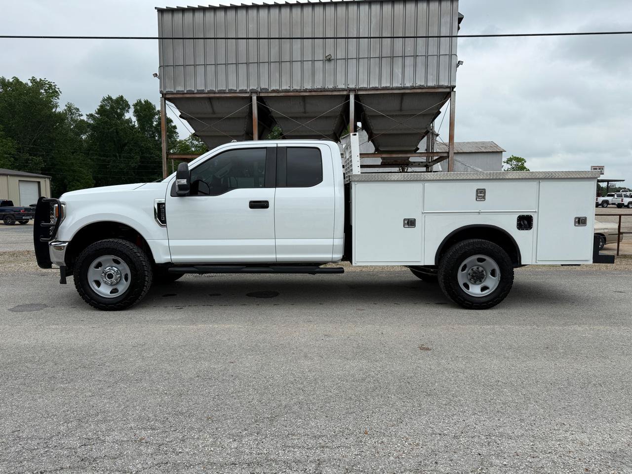 Used 2022 Ford F350 XL w/ Power Equipment Group AWD/4WD image 2