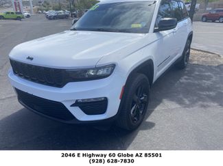 Used 2023 Jeep Grand Cherokee Limited w/ Black Appearance Package AWD/4WD video 1