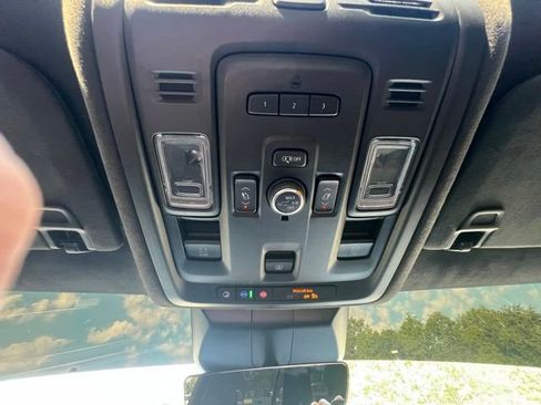 Used 2022 Cadillac Escalade Sport Platinum w/ LPO, Floor Liner Package AWD/4WD image 17