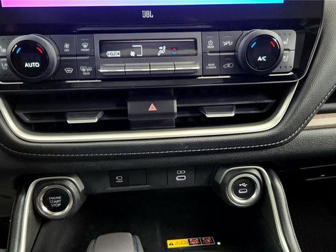 Used 2025 Toyota Grand Highlander AWD image 32