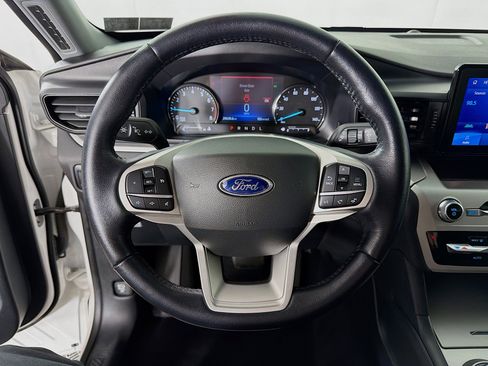 Used 2022 Ford Explorer XLT image 13