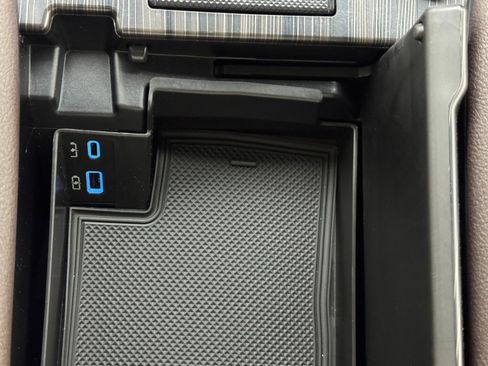 Used 2024 Toyota Sienna Platinum image 34