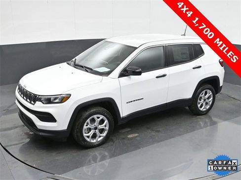 Used 2025 Jeep Compass Sport image 33