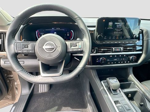 Used 2025 Nissan Pathfinder Platinum w/ Cargo Package AWD/4WD image 12