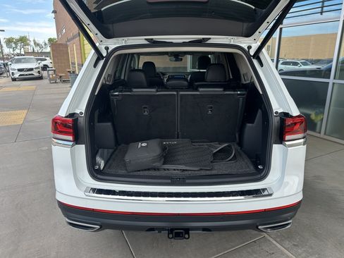 Used 2024 Volkswagen Atlas SE w/ Panoramic Sunroof Package FWD image 31