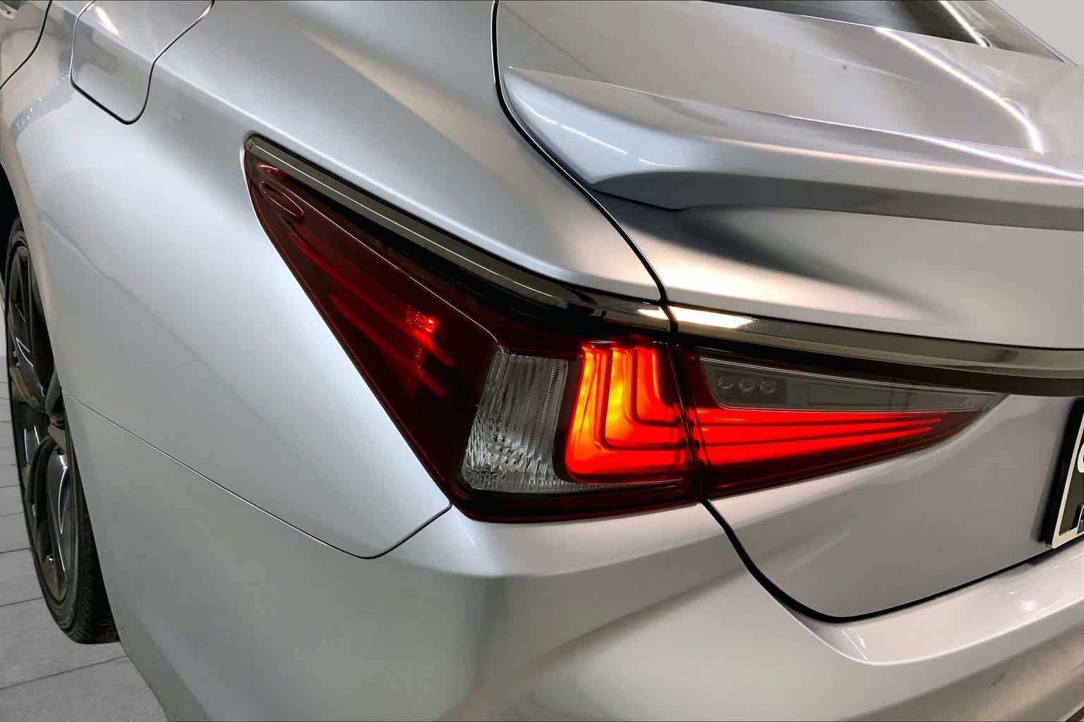 Used 2025 Lexus ES 350 w/ Accessory Package (Z1) FWD image 28