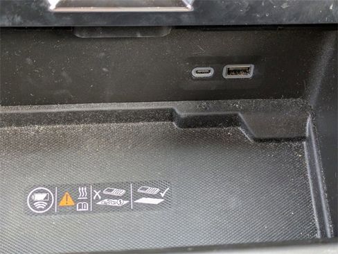 Used 2025 GMC Yukon Denali image 27