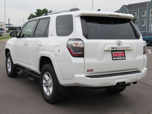 Used 2022 Toyota 4Runner SR5 Premium w/ Moonroof Package AWD/4WD image 8