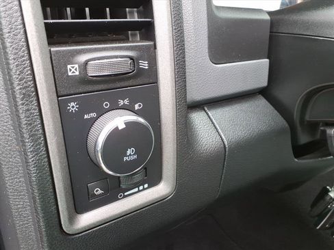 Used 2018 RAM 1500 Express w/ Express Value Package AWD/4WD image 19